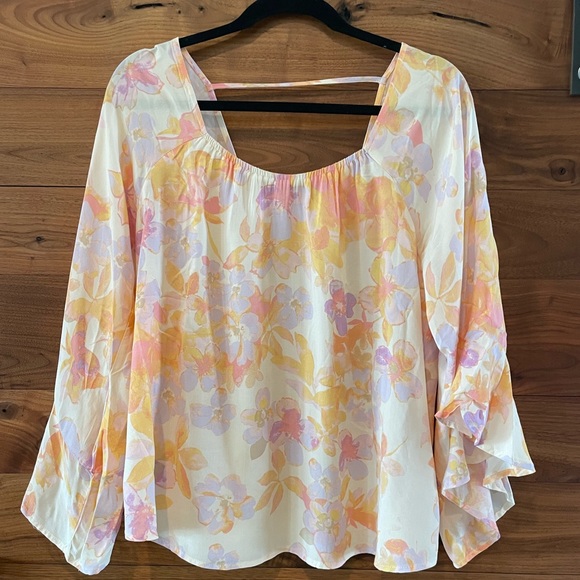Floral top - Picture 1 of 5